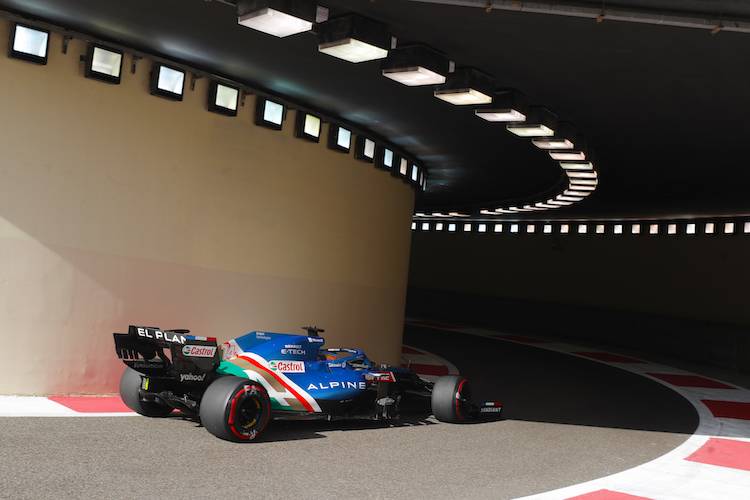 Fernando Alonso mit «El Plan» auf dem Heckflügel seiner Alpine