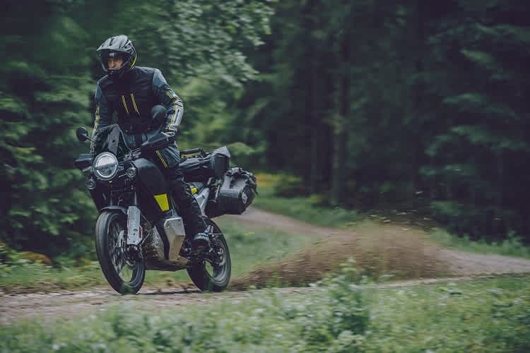 Husqvarna Norden 901: Das soeben enthüllte Serienmotorrad bleibt sehr nah an der Konzeptstudie von 2019 