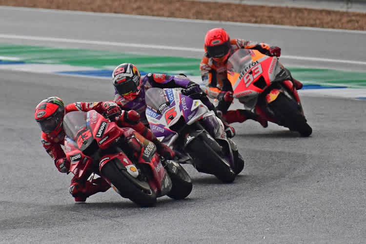 Pecco Bagnaia blieb bis zum Schluss vor Zarco und Marc Márquez