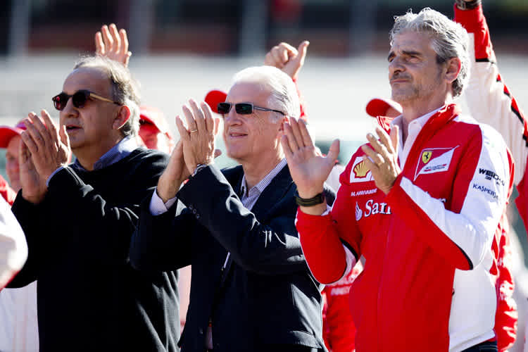 Ferrari-Chef Sergio Marchionne, Piero Ferrari und Teamchef Maurizio Arrivabene – Applaus fürs ganze Team