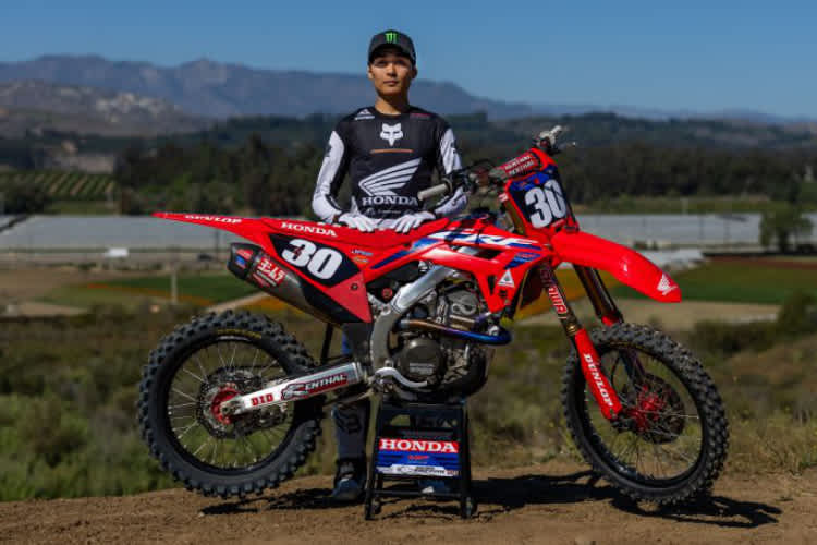 Jo Shimoda testet mit der Honda bereits