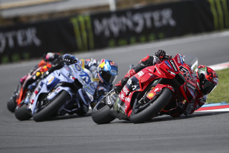 Pecco Bagnaia vor Alex Marquez