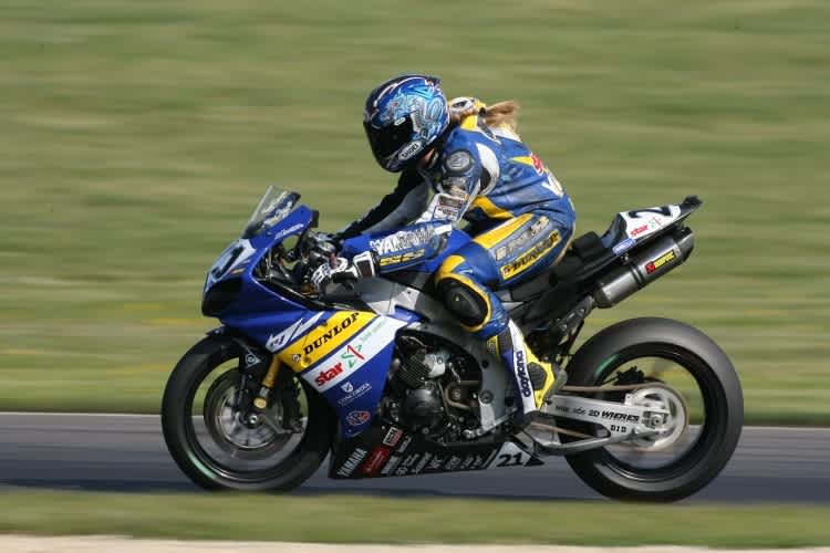 Prinz auf ihrer Yamaha R1