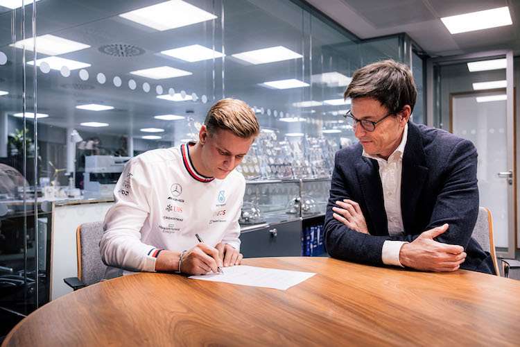 Mick Schumacher und Toto Wolff