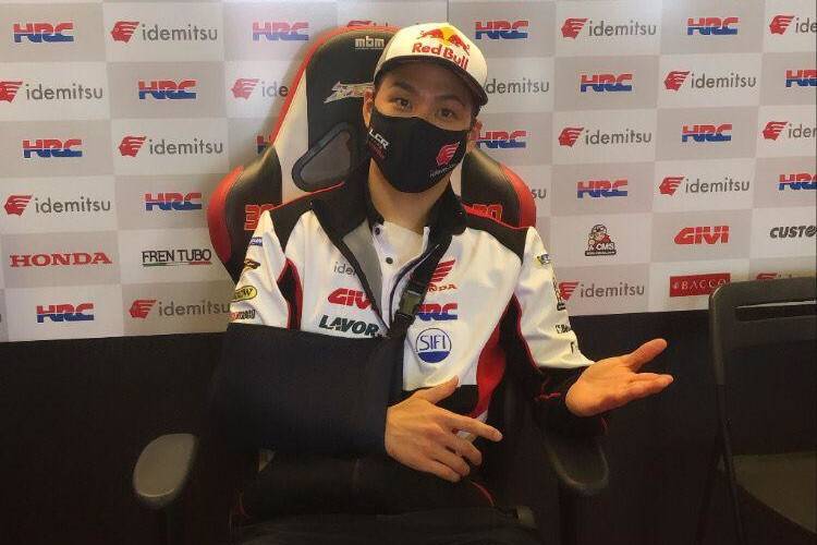 Taka Nakagami trug den rechten Arm in einer Schlinge