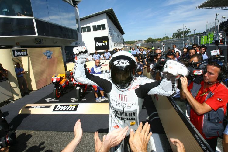 Lorenzo: Estoril-Sieg 2009 mit Helm im Astronauten-Design