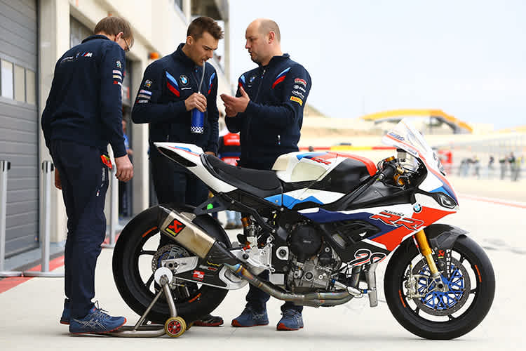 BMW entwickelt die neue S1000RR laufend weiter