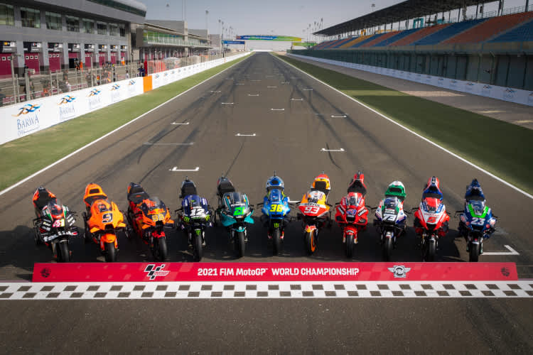 Zumindest Marcs Repsol-Honda mit der #93 war beim Fototermin vor dem Katar-GP dabei