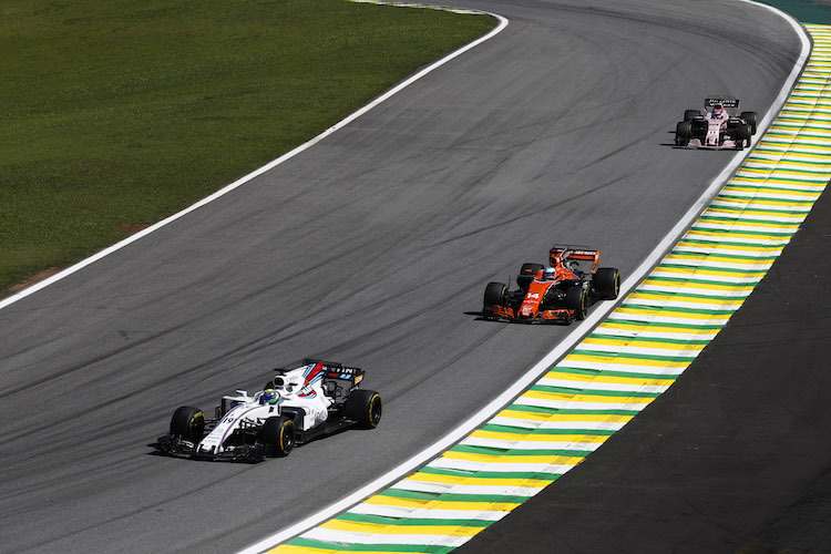 Felipe Massa vor Fernando Alonso und Sergio Pérez