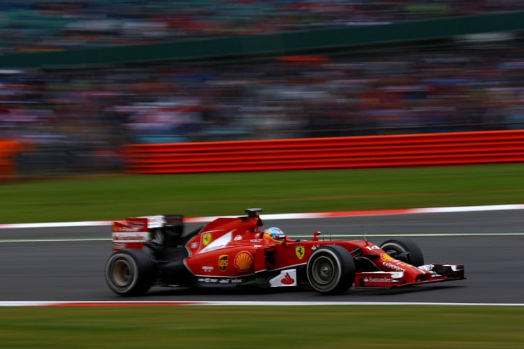 Fernando Alonso startete mit einem unfairen Vorteil von einer halben Wagenlänge in den Grossbritannien-GP