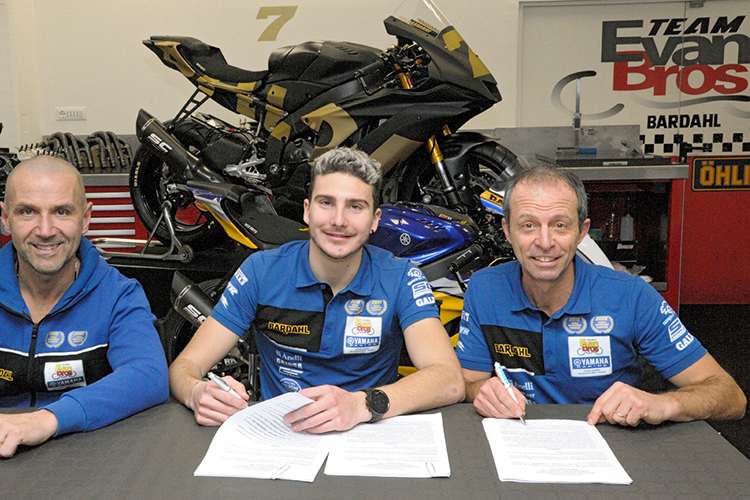 Lorenzo Baldassarri (Mitte) mit Teamchef Fabio Evangelista (re.)