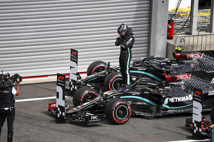 Lewis Hamilton: Ein Zeichen für den verstorbenen Chadwick Boseman