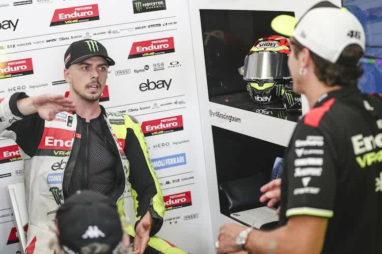 Fabio Di Giannantonio im Gespräch mit Chef Valentino Rossi