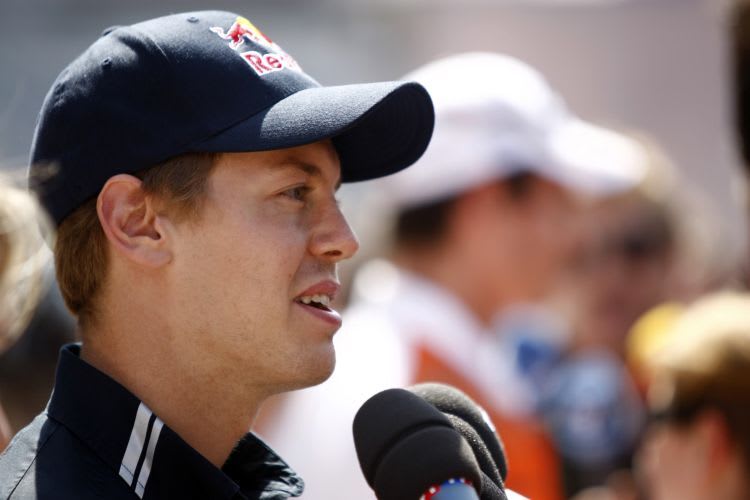 Sebastian Vettel steht Rede und Antwort.