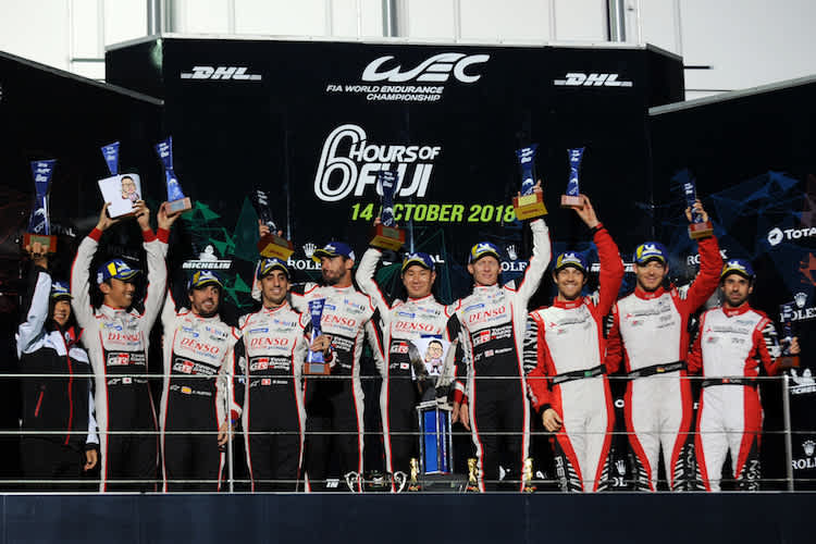 Freude über Platz 2: Fernando Alonso, Sébastien Buemi und Kazuki Nakajima