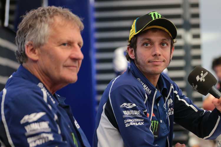 Jeremy Burgess mit Rossi an der Abschieds-Pressekonferenz in Valencia