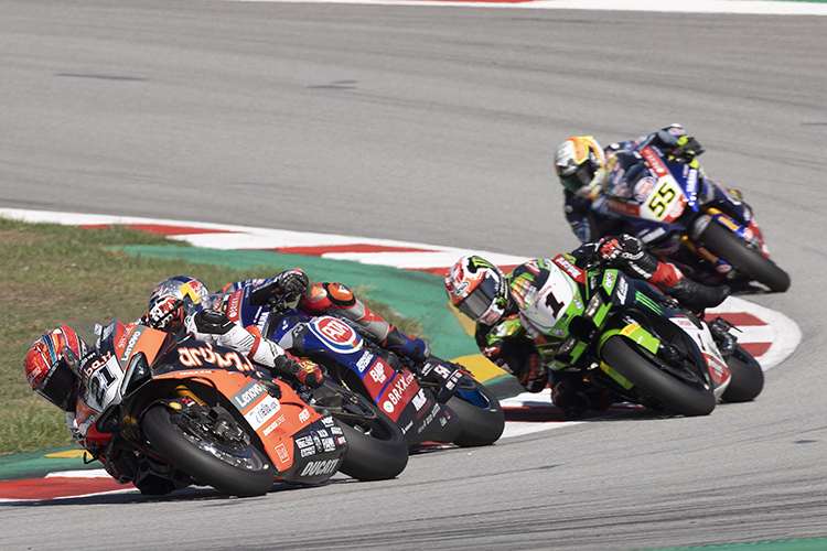 Johnny Rea (1) wurde bis auf Platz 6 durchgereicht