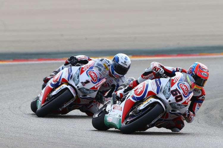 Michael van der Mark trickste seinen Honda-Teamkollegen Sylvain Guintoli in der letzten Kurve aus