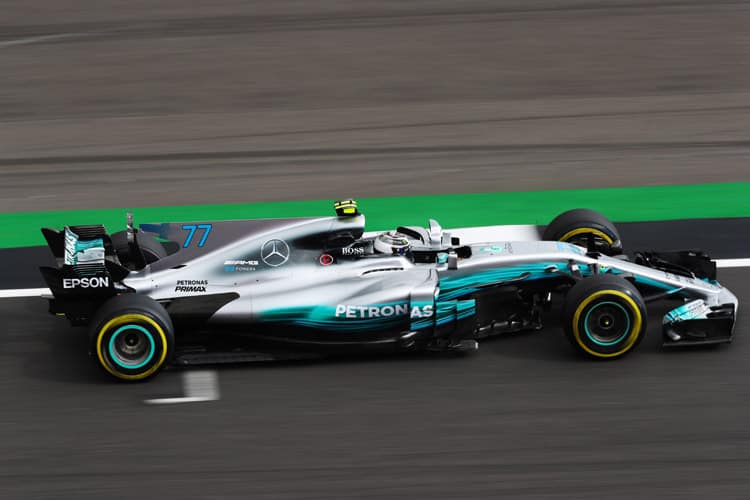 Valtteri Bottas macht im ersten Training in Silverstone da weiter, wo er in Spielberg aufgehört hat: An der Spitze der Zeitenliste
