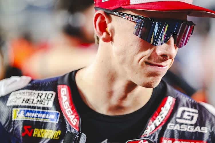 Angekommen. Willkommen in der MotoGP. Pedro Acosta holte in Katar zwei Mal Punkte und lag in seinem ersten GP schon auf Platz 4