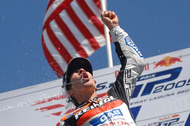 Nicky Hayden bei seinem ersten MotoGP-Sieg 2005 in Laguna Seca