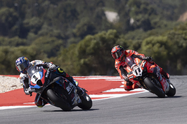 Toprak Razgatlioglu gegen Nicolo Bulega