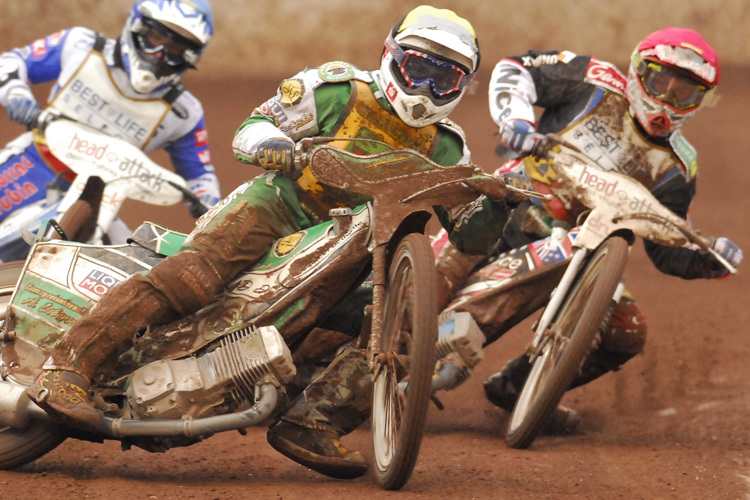 Kevin Wölbert gegen Darcy Ward (rechts)