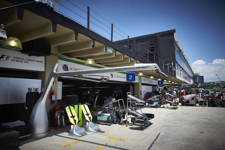 Die Mercedes-Box am Freitag in Brasilien