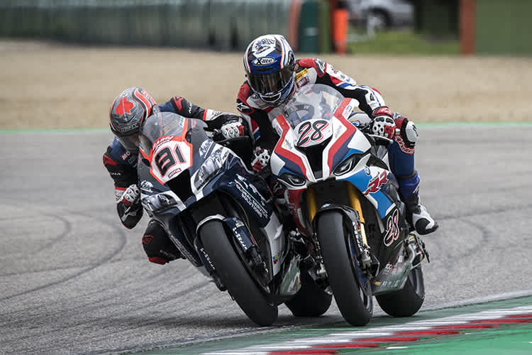 So wird in der WM gefahren: Jordi Torres (81) gegen Markus Reiterberger