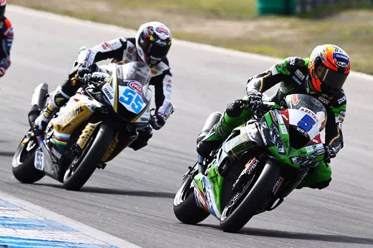 Philipp Öttl vor Weltmeister Andrea Locatelli