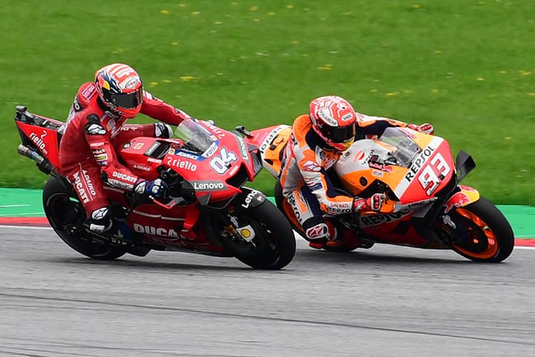 Letzte Kurve: Andrea Dovizioso (04) gegen Marc Marquez