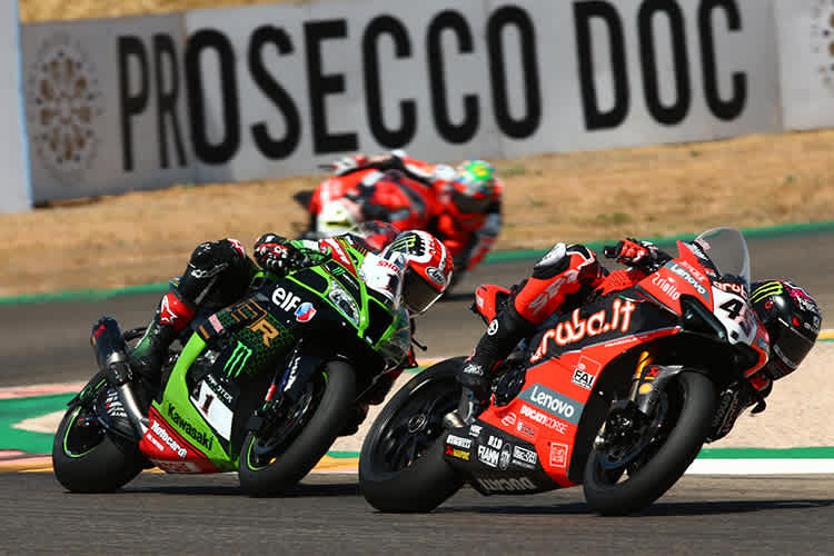 Ein Sinnbild für 2021? Scott Redding vor Johnny Rea