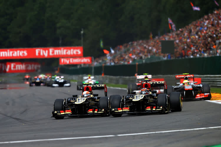 Die Lotus-Piloten Romain Grosjean und Kimi Räikkönen im Nahkampf