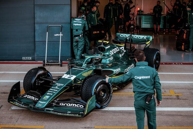 Der neue Aston Martin beim ersten Funktionstest
