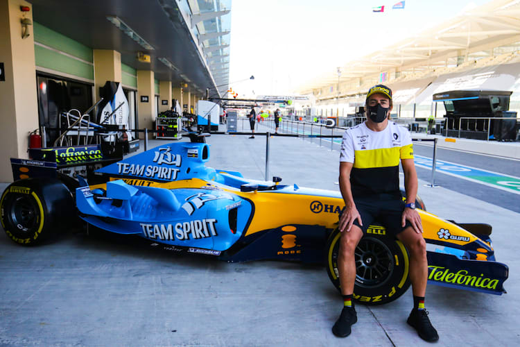 Fernando Alonso mit seinem Weltmeister-Renault von 2005