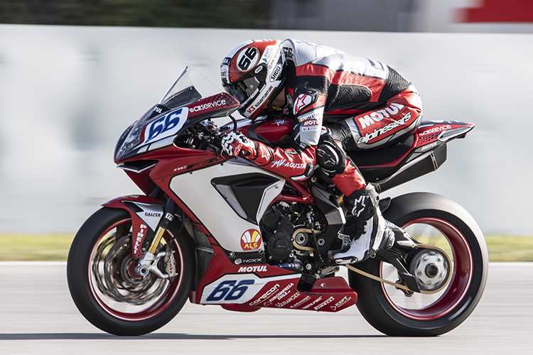 Niki Tuuli auf der MV Agusta F3 675