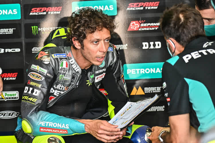 Valentino Rossi im Gespäch mit Crew-Chief David Munoz