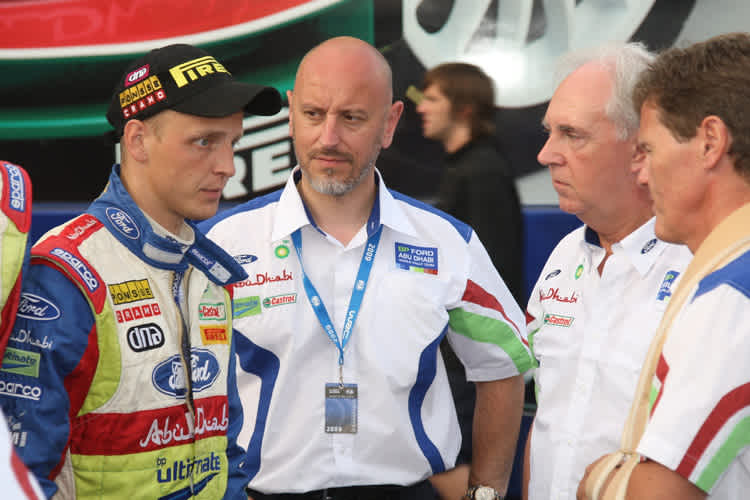 Spitzenreiter Hirvonen mit dem Ford-Management