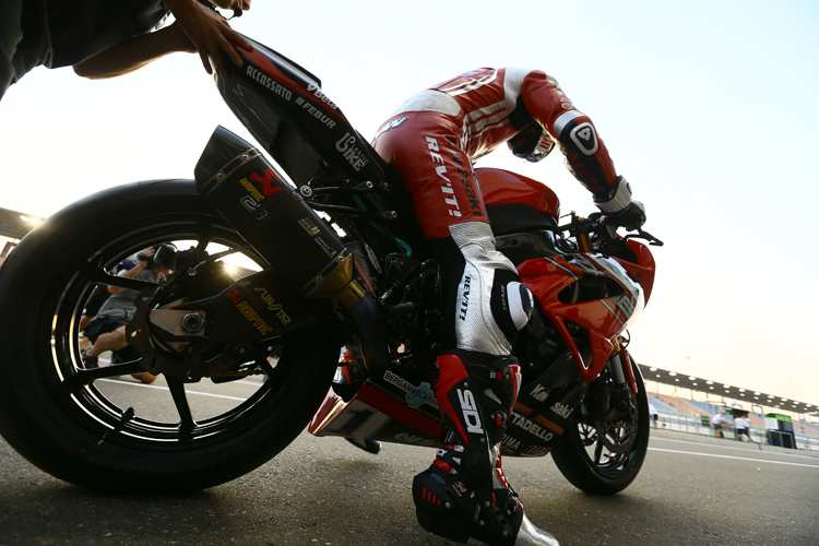 Auf dem Lausitzring sehen wir drei Supersport-Maschinen von Puccetti