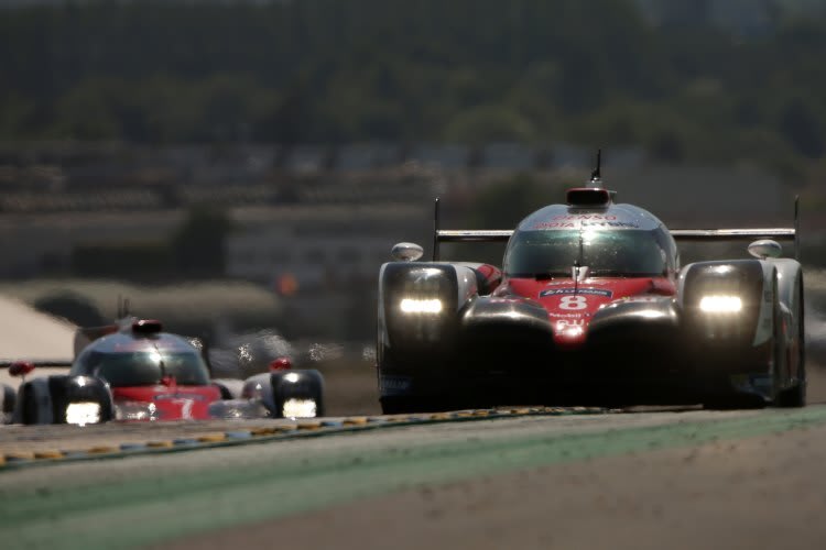 Zwei Toyota TS050 Hybrid in Le Mans 2017