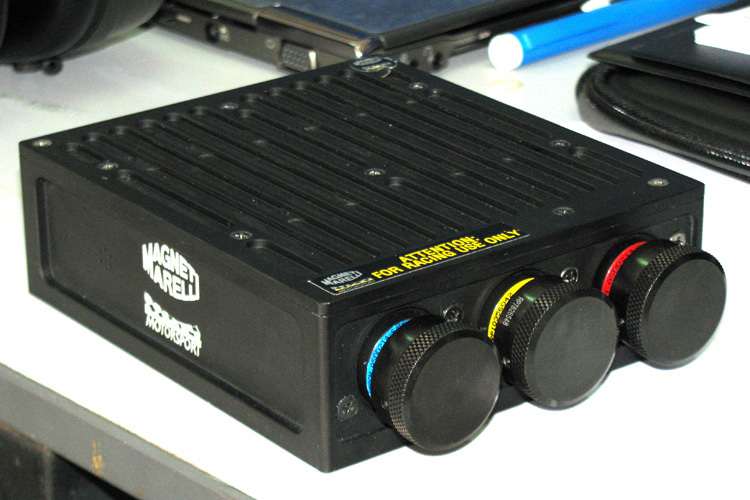 Ein elektronisches Steuergerät (ECU) von Magneti Marelli
