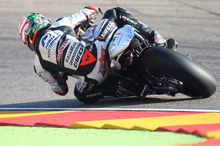 Was Nicky Hayden im Handgelenk fehlt, macht er mit dem Ellbogen