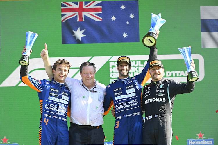 Lando Norris, Zak Brown, Daniel Ricciardo und Valtteri Bottas