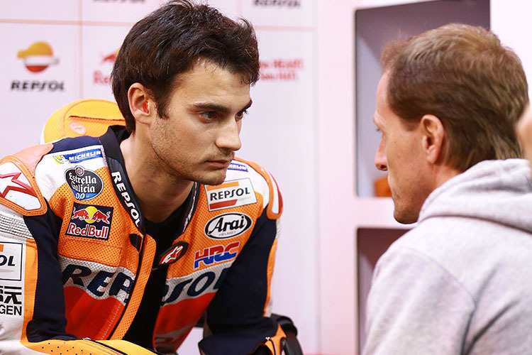 Dani Pedrosa mit seinem Riding Coach Sete Gibernau