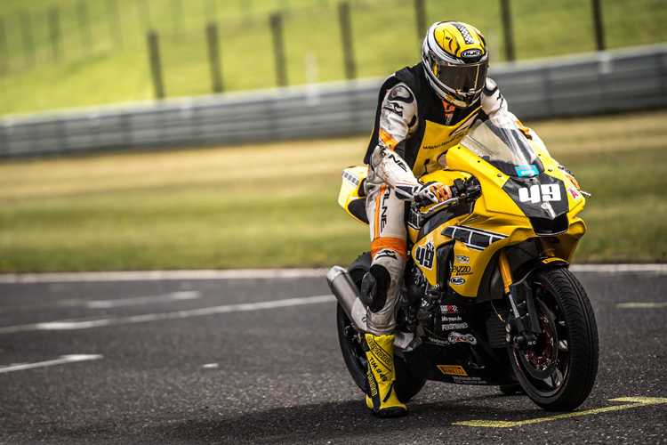 Tim Holtz versuchte es mit der Kombination aus Regenreifen und Slick