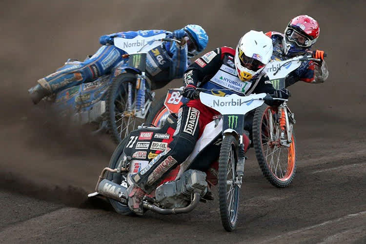 Maciej Janowski (vorne) war ab dem zweiten Durchgang unschlagbar