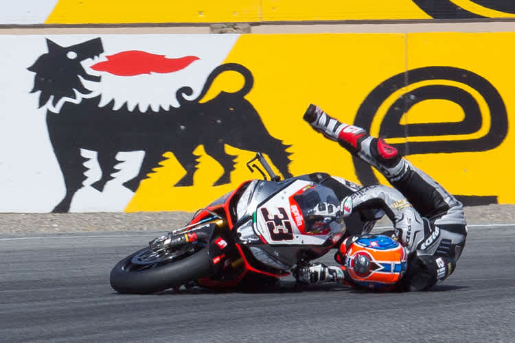 Marco Melandri stürzte im zweiten Rennen unbedrängt an der Spitze