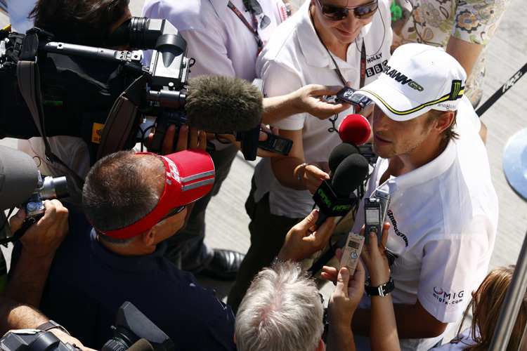 Button auch beim London-Triathlon im Mittelpunkt des Medieninteresses