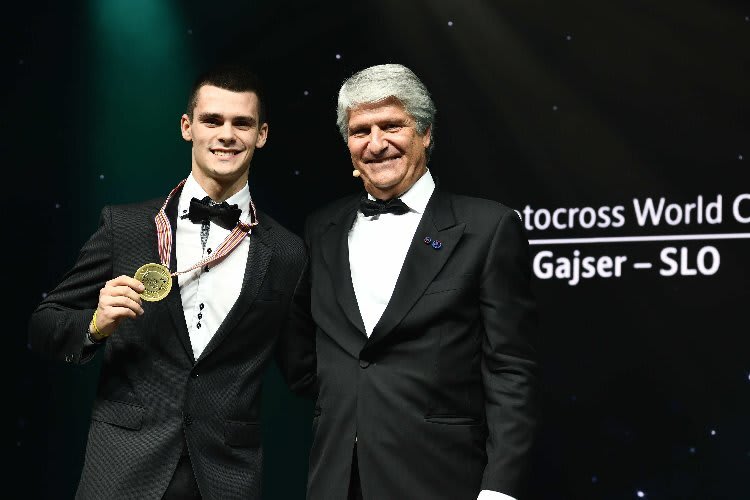 Tim Gajser tauschte MX-Stiefel gegen Lackschuhe