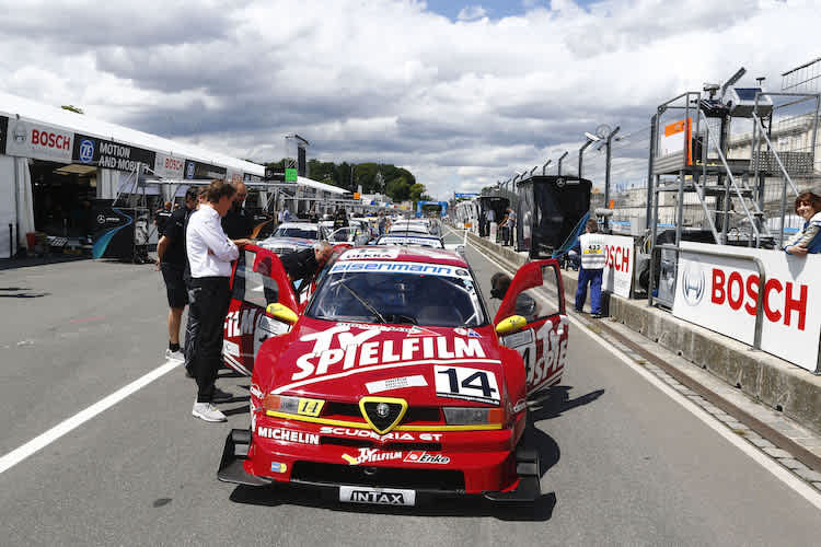 Die Tourenwagen Classics fahren auf dem Lausitzring
